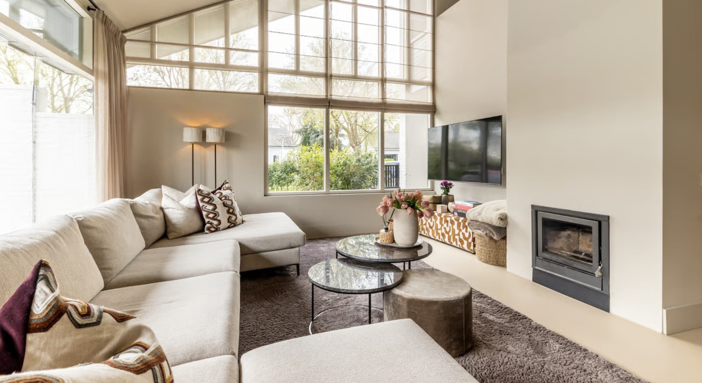 De woonkamer in de nieuwe villa van Noa Lang in Oostvoorne