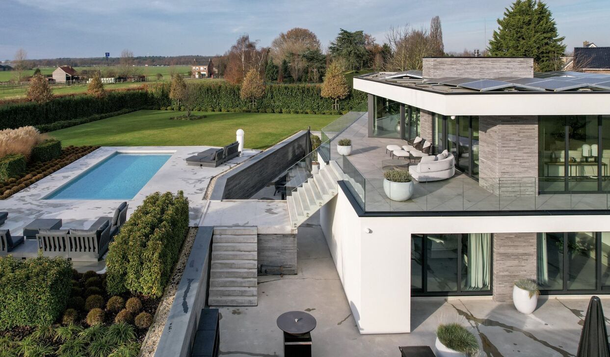 De villa van Gio Latooy in Sint-Willebrord