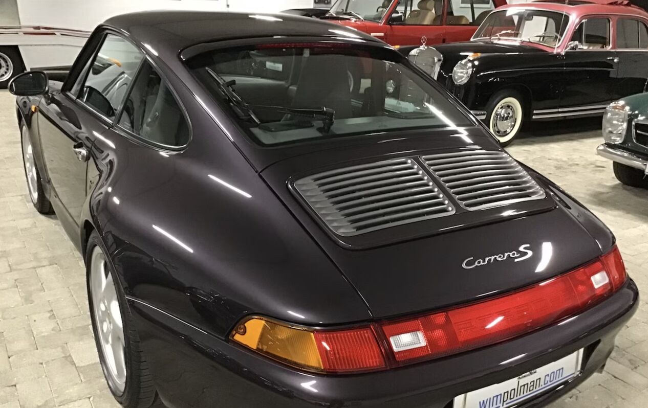 De achterzijde van de voormalige Porsche 911 Carrera S van Bart de Graaff