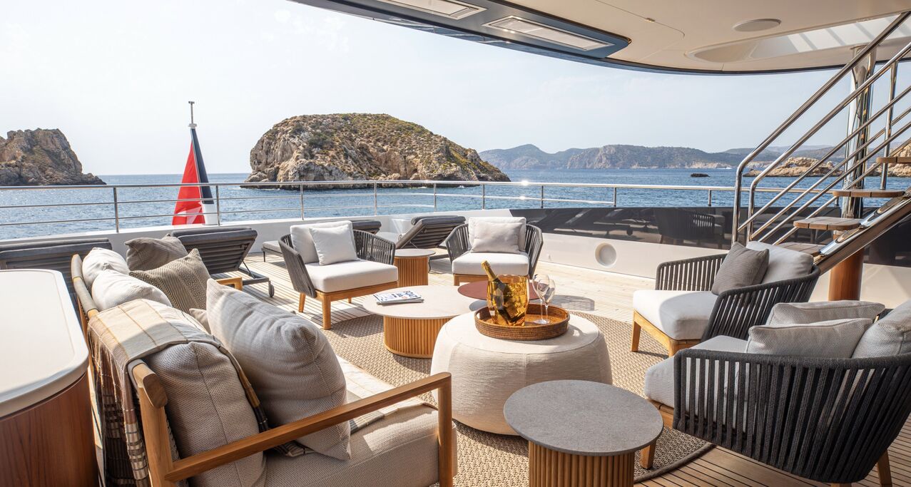 Het in de prijzen gevallen superjacht LALABE van Van der Valk Shipyard