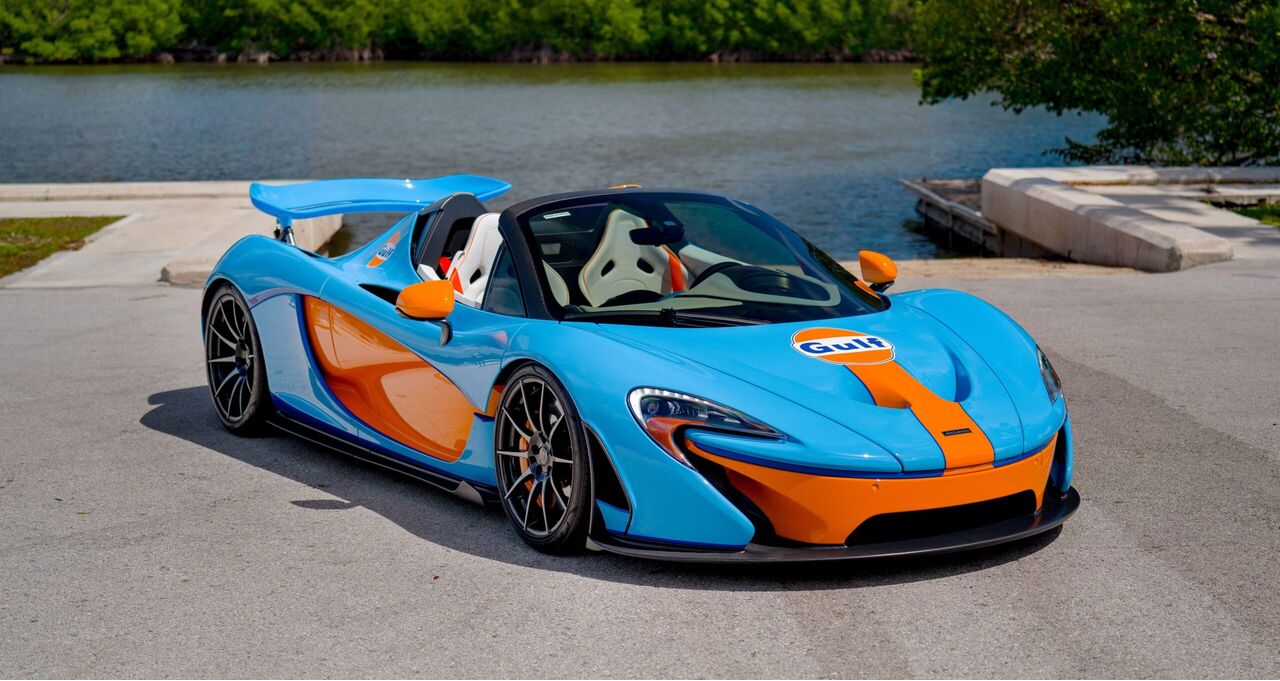 De voorkant van de McLaren P1 Spider