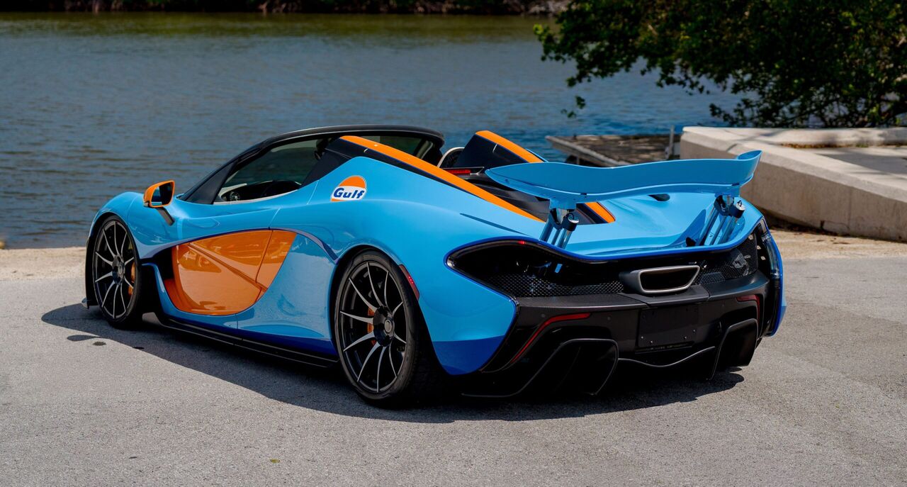 De achterzijde van de McLaren P1 Spider