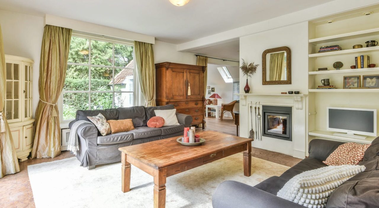 De woonkamer in de villa van Jerney Kaagman in Blaricum