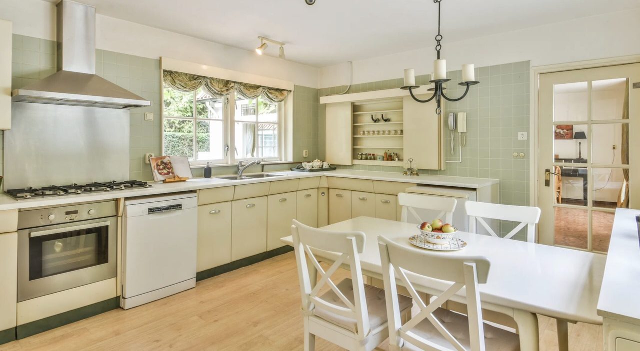 De keuken in de villa van Jerney Kaagman in Blaricum