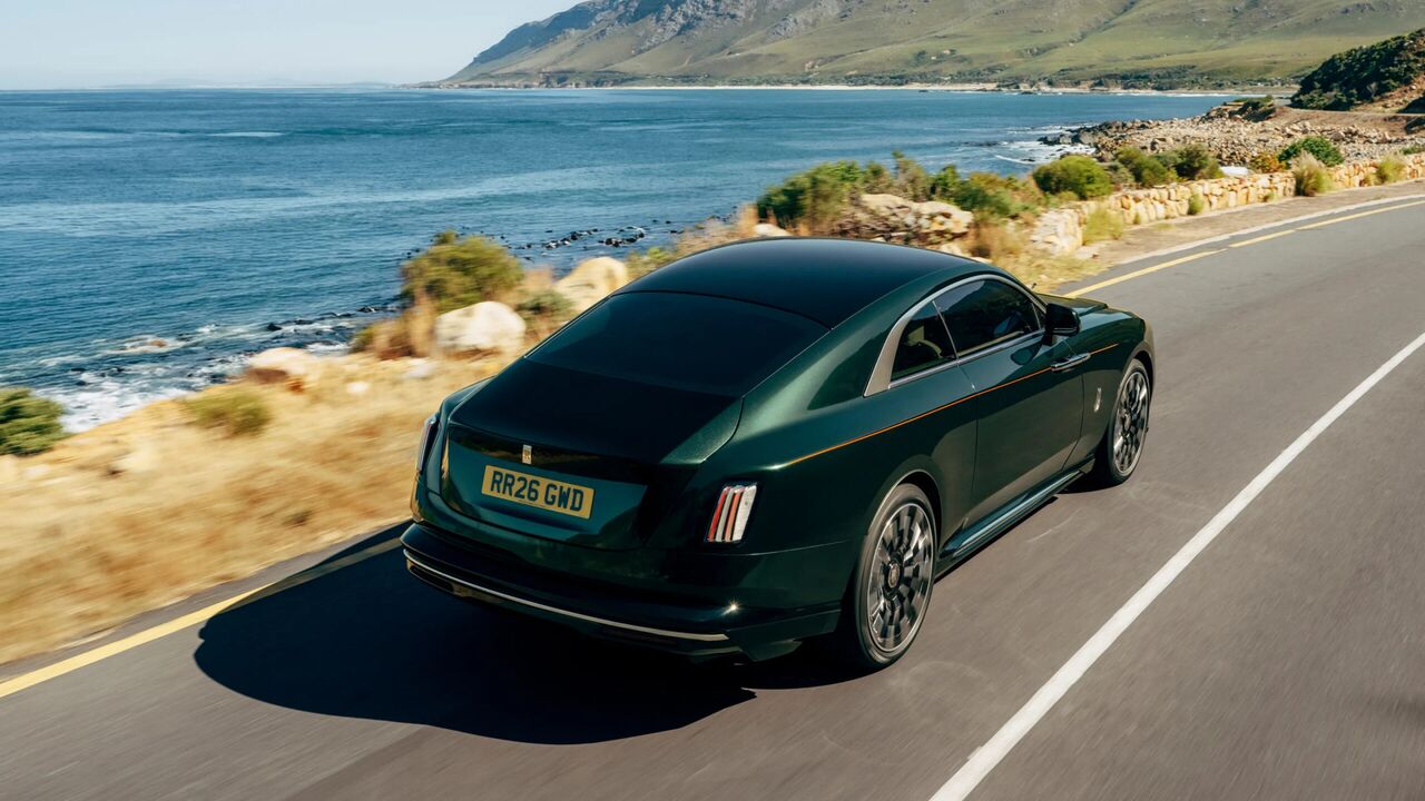 De Rolls-Royce Spectre II van de achterzijde