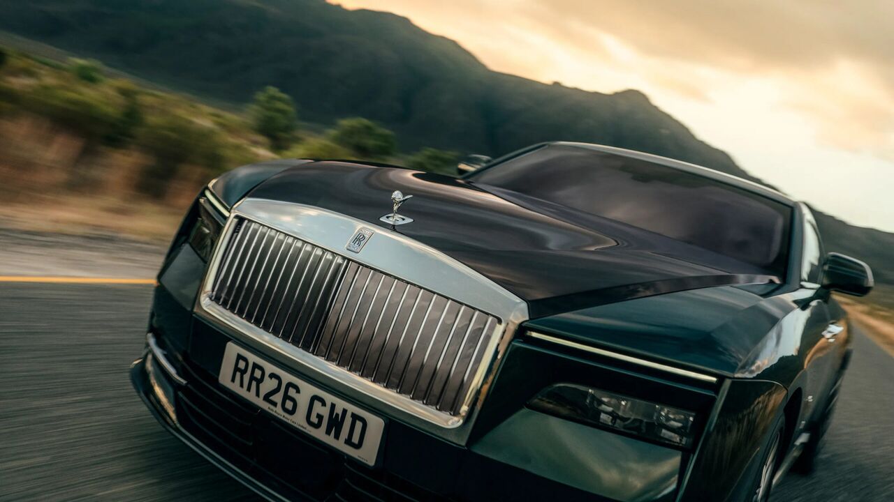 De Rolls-Royce Spectre II van de voorzijde