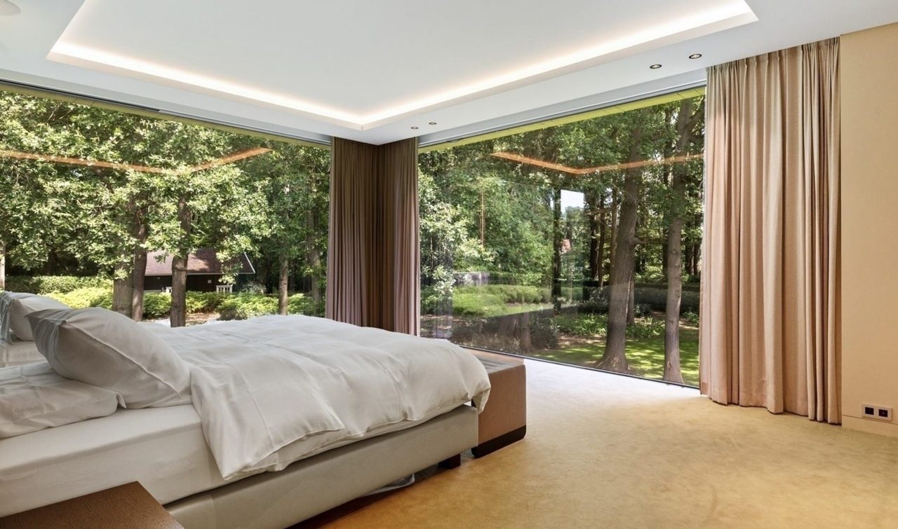 De mastersuite in de villa van Wim de Pundert in Brasschaat