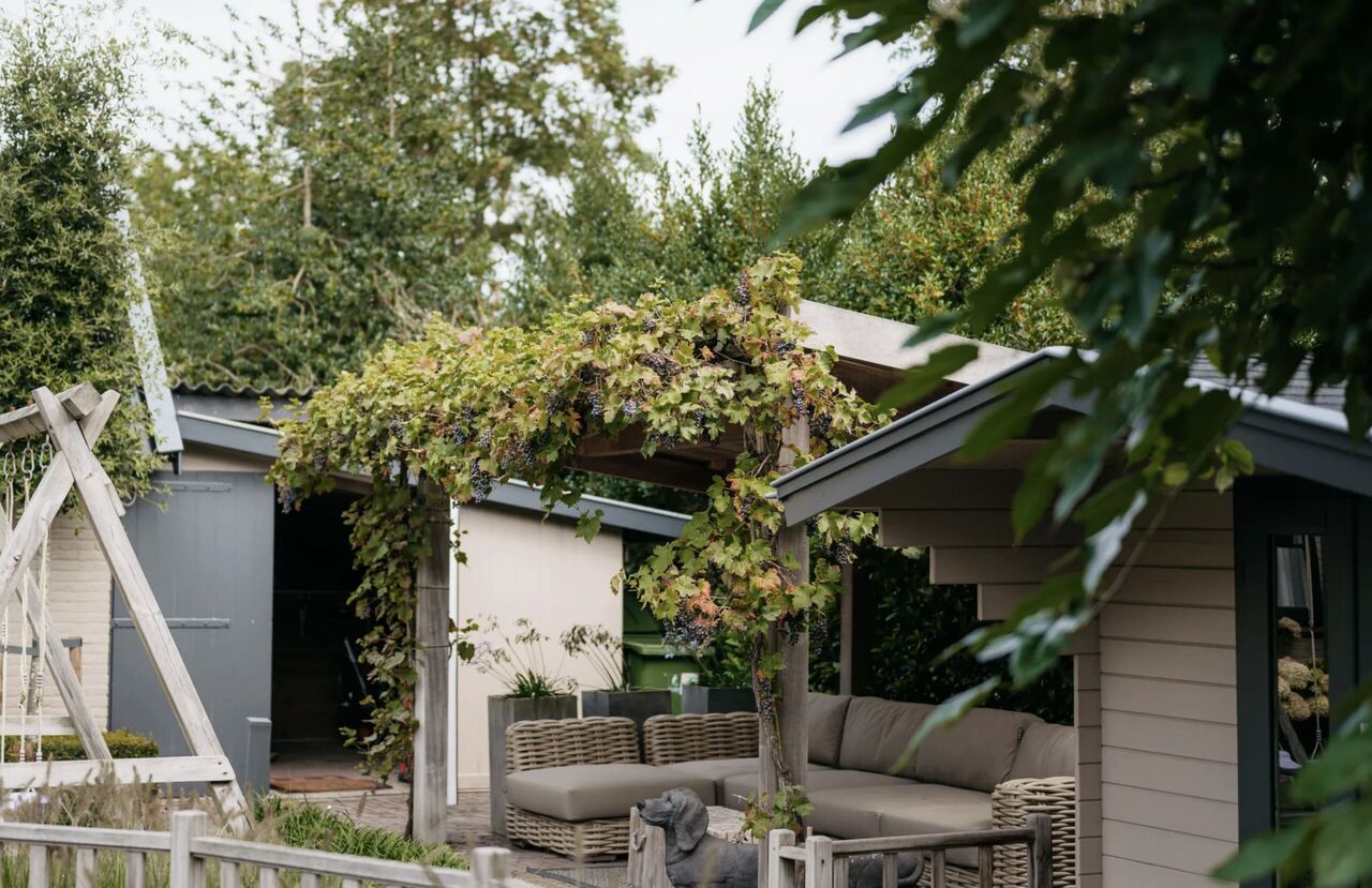 De tuin bij de villa in Laren