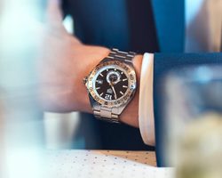 De iconische TAG Heuer Carrera een horlogecollectie ontstaan op de racebanen