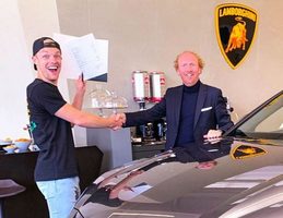 youtuber-vlogger-enzo-knol-lamborghini-urus-Pure-Luxe-2