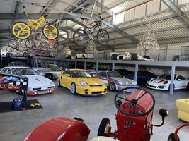 Porsche-garage-1