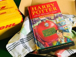 Boek Harry Potter, ooit gekocht voor iets meer dan een tientje, geveild voor ruim 64.000 euro