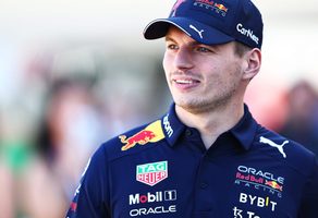 Max Verstappen na afloop van een race