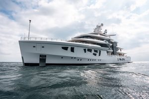 artefact hybrid superjacht Pure Luxe