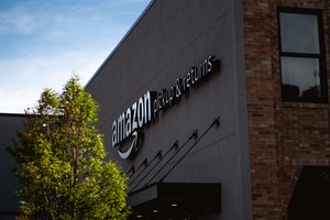 Jeff Bezos vermogen Amazon CEO Bloomberg Pure Luxe