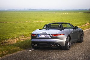 Jaguar F-Type P450 R-Dynamic rijtest Pure Luxe