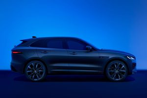 Jaguar F-PACE Electric Hybrid-04
