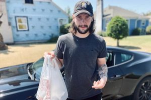 Sam Lyon (Uber-bezorger)-01