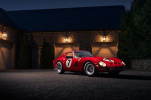 Zeldzame klassieke Ferrari 250 GTO op weg naar veiling