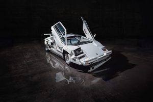 Gecrashte Lamborghini Countach uit 'The Wolf of Wall Street' gaat onder de hamer