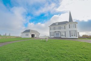 Unieke, Witte Villa met Karakteristiek Torentje aan het Spui