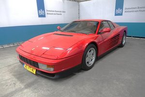 Een unieke kans voor autoliefhebbers Domeinen heeft de Ferrari Testarossa