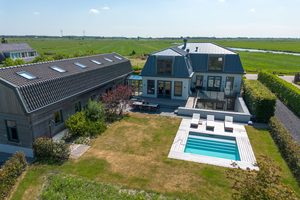 De voorzijde van de villa van Fajah Lourens in Purmerland