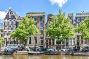 Gedateerde grachtenpanden in Amsterdam kosten op Funda &euro; 13 miljoen