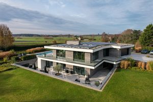 De villa van Gio Latooy in Sint-Willebrord