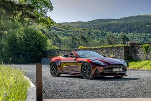 De nieuwe Aston Martin DB12 is voorzien van een hoogwaardig Bowers & Wilkins-audiosysteem