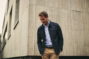 Hierom heeft elke succesvolle zakenman een chino in de garderobe
