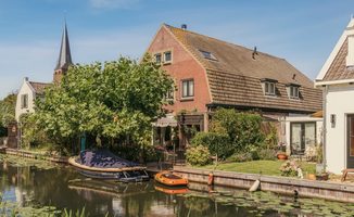 Zanger Douwe Bob (33) wil bijna &euro; 1,8 miljoen voor zijn schilderachtige, vrijstaande woning in Abcoude
