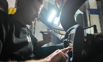 De uitvoerder van de detaillering van de Aston Martin Valkyrie moet oppassen voor een potenti&euml;le schadepost van $ 20.000