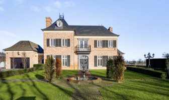 Dit waanzinnige chateau met Franse allure en eigen zwembad staat gewoon in Limburg en kost 'slechts' &euro; 1.950.000