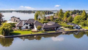 Eigenaar van The Bulldog, Henk de Vries, wil &euro; 7.950.000 voor uiterst extravagante villa aan de Vinkeveense Plassen