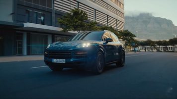 Ervaar de onge&euml;venaarde prestaties en luxe van de Porsche Cayenne Turbo E-Hybrid. Met vermogen en een elegant design