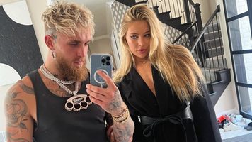 Jake Paul poseert