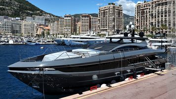 Het superjacht van Max Verstappen in Monaco