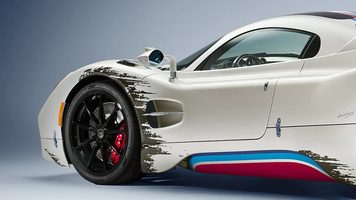 De Pagani met gesimuleerde lakschade