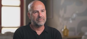 Peter Bosz tijdens een interview met de clubkanalen van PSV