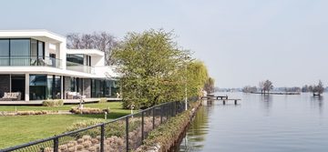 De desbetreffende villa in Vinkeveen