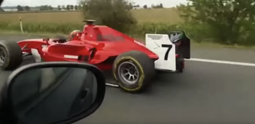 Dallara GP2/08 racewagen Tsjechi&euml; snelweg video Pure Luxe