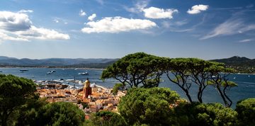 Bij een diefstal uit een vijfsterrenhotel in Saint-Tropez is voor &euro; 1 miljoen aan spullen buitgemaakt