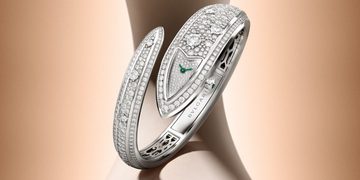Het Bulgari Serpenti Aeterna-horloge tijdens de presentatie
