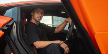 R&uacute;ben Dias in zijn nieuwe Lamborghini Revuelto