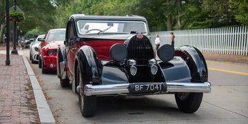 De Bugatti die door Californi&euml; reed