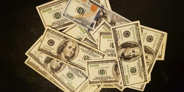 Cashgeld, wat de neef van Pablo Escobar vond in zijn huis.