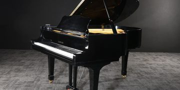 De oude piano van Freddie Mercury.
