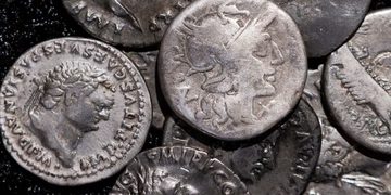 Een paar munten uit de Romeinse schat