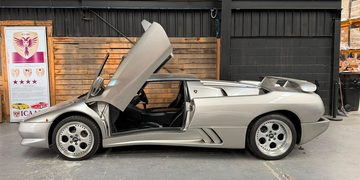 De zijkant van de Lamborghini van Rod Stewart